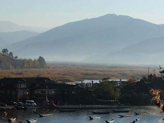 小学三年级作文《猜猜他是谁》300字